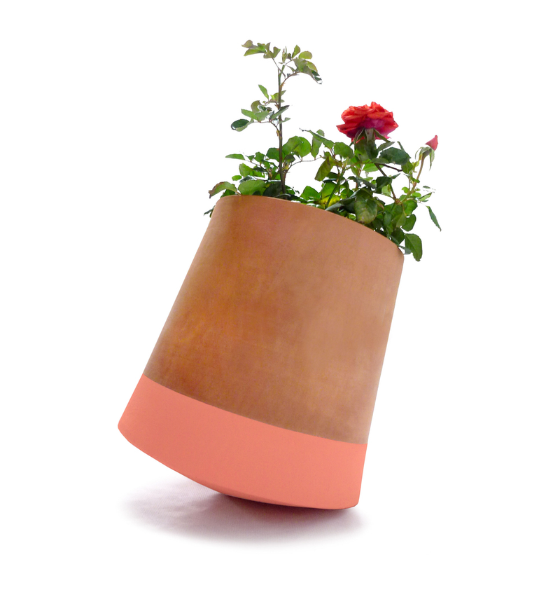 Illustration for article titled This Topsy Turvy Flower Pot Can Rotate Around to Follow the Sun